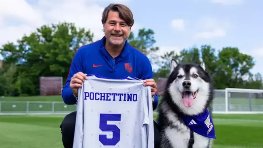 Mauricio Pochettino poses with Dubs