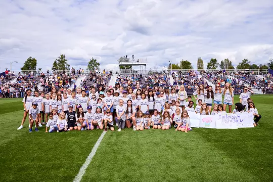 The University of Washington women’s soccer team plays Idaho on August 17, 2025. (Photography by Blake Dahlin/Red Box Pictures)