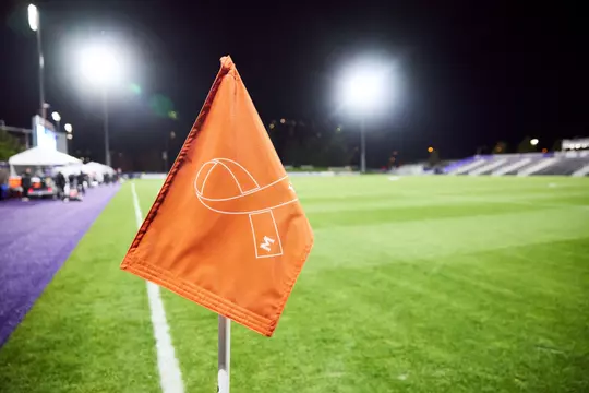 The University of Washington women’s soccer team plays Minnesota on October 16, 2025. (Photography by Blake Dahlin/Red Box Pictures)