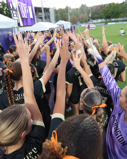 UW women's soccer huddle with Dubs Up