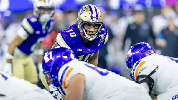 Xe'ree Alexander lines up against the Boise State offense during the LA Bowl