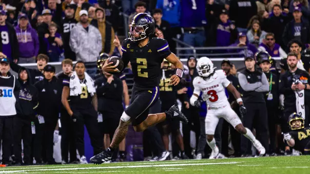 Demond Williams Jr. rushes for a touchdown against Rutgers