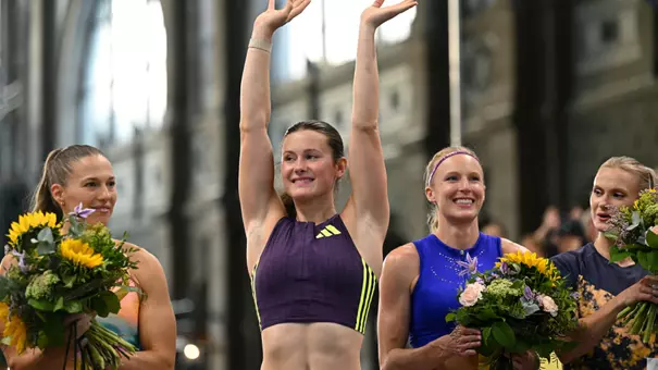 Hana Moll on the podium in the Zurich train station