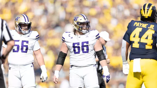 Landen Hatchett stands with the offensive line at Michigan