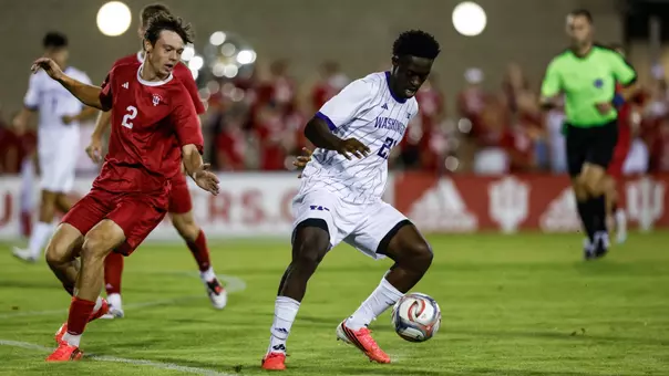 Osato Enabulele controls the ball against Indiana