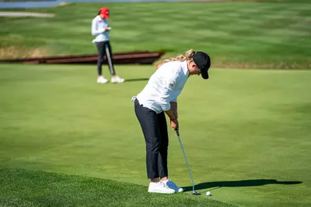 Hannah Ounap lining up shot