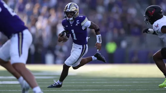 Demond Williams Jr. runs the ball against Eastern Washington