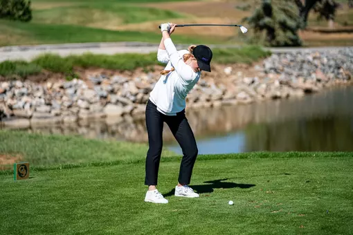 Hannah Ounap mid swing