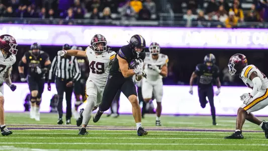 Decker DeGraaf runs with the ball against Minnesota