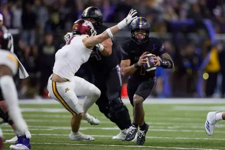 NCAA Football: Minnesota at Washington