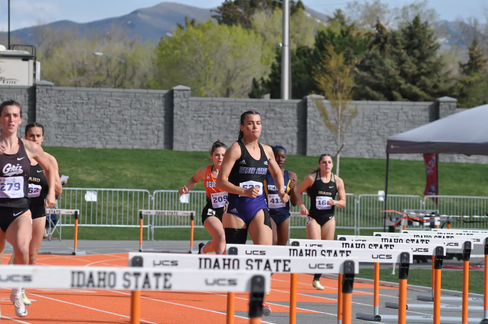 Emily Barnes-Sterzer 400H - 1