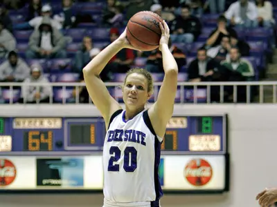 Grizzlies Roll Past Weber State