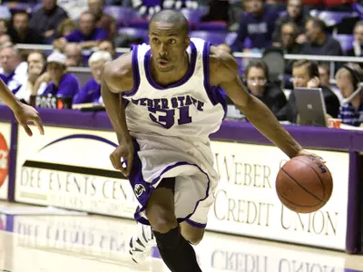 Wildcats Use A Smothering Second Half Defense to Defeat Guelph in Exhibition Game