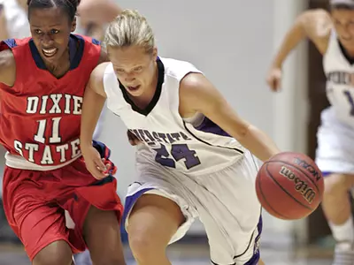 'Cats Weather the Storm for 68-61 Win in Season Opener