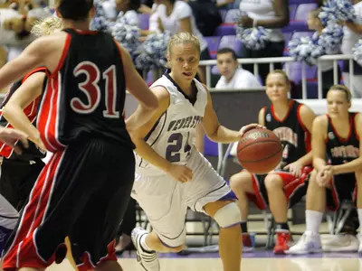 'Cats Head to Laramie to Face Cowgirls