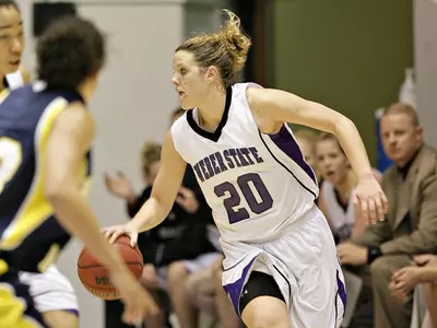 Thorderson's Buzzer-Beater Leads 'Cats to Win Over NAU