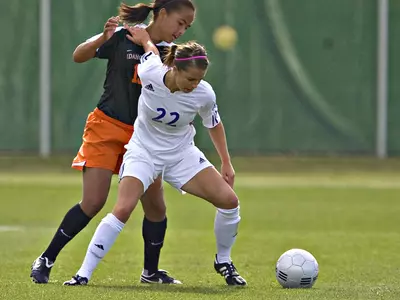 Wildcats Open Season with Win Over Griffins