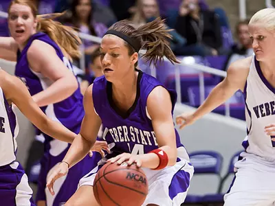 Purple defeats White 20-13 in women's game