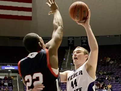 'Cats Cruise to 40-Point Win Over Southwest