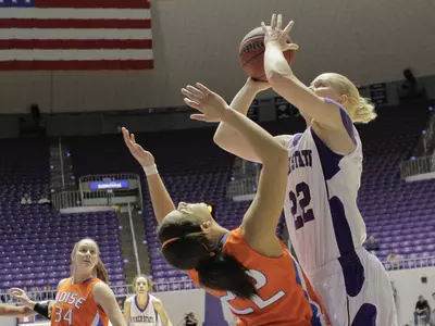 'Cats fall to Roadrunners