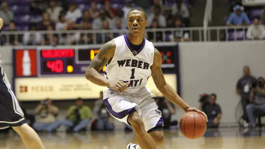 'Cats Beat Anteaters to Improve to 3-0