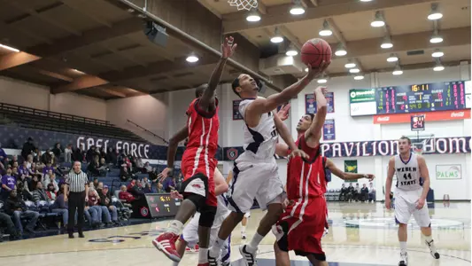 Wildcats Hang on for 69-61 Win to Improve to 4-0