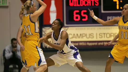 Wildcats roll past Roadrunners for home win