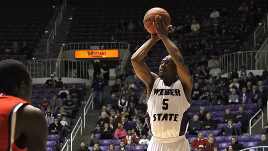 'Cats Beat Thunderbrids 84-66 to Improve to 6-2