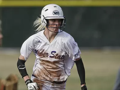 Wildcats split doubleheader with Thunderbirds