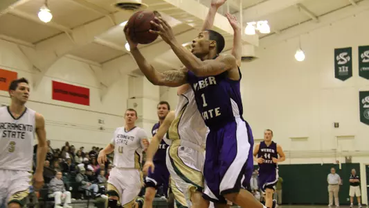'Cats win 10th straight 75-60 over Hornets