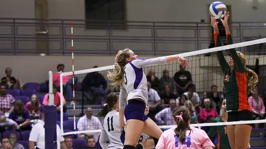 Wildcat volleyball suffers sweep at Montana