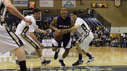 Lillard's 30 leads 'Cats to seventh straight win