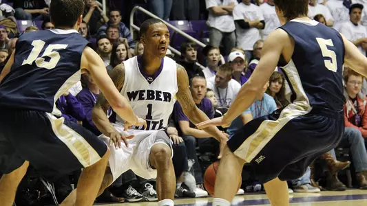Lillard scores 35 to lead 'Cats to another win