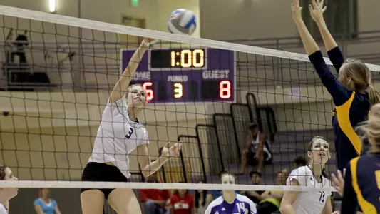 Wildcat volleyball drops final two matches in Reno