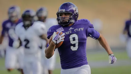 Wildcats start season with thrilling 50-40 win