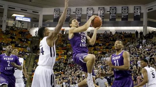Huge second half lifts Aggies past Wildcats 72-61