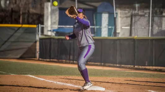 Wildcat softball splits DH with UC Riverside