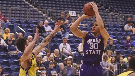 Wildcats hang on to beat NAU 77-74