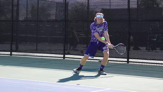 Weber State splits opening day of UNLV invite