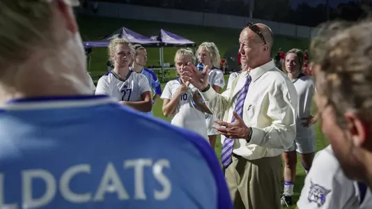 Tim Crompton talks to 2017 soccer team