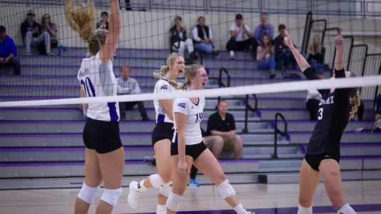 VOlleyball team action