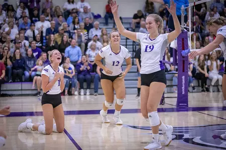 WSU Volleyball team