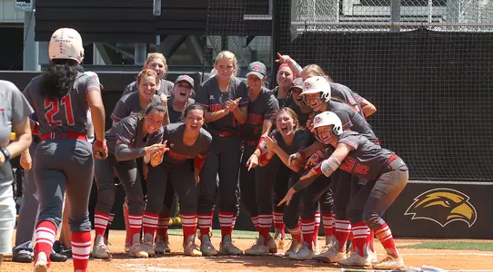 Adarian Gray home run team celebration