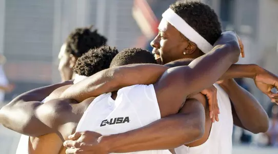 Ventavius Sears relay huddle
