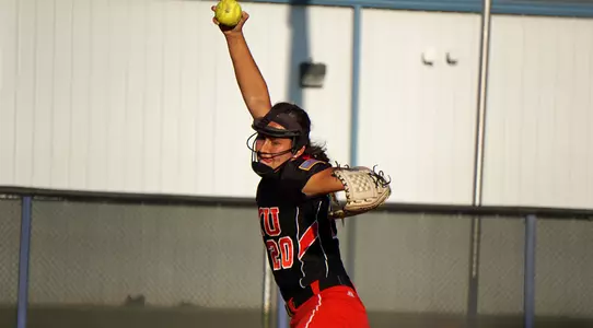 Haylee Towers pitching