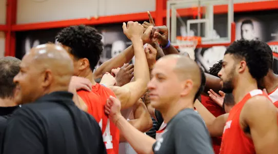 WKU MBB practice huddle