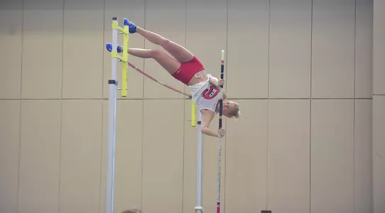 Indoor track Morgan McIntyre pole vault 2017