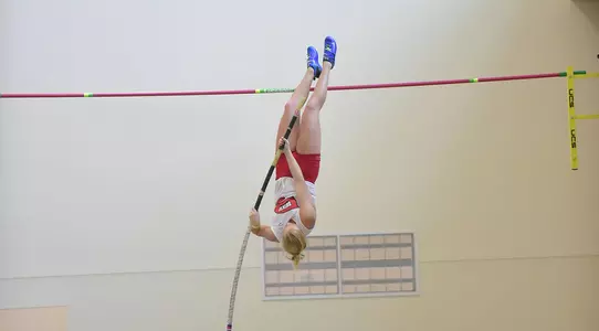 Morgan McIntyre pole vault indoor