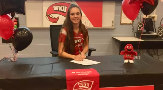 Sarah Arnold - Signing