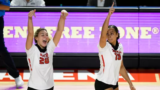 Katie Isenbarger Kayland Jackson celebration UAB